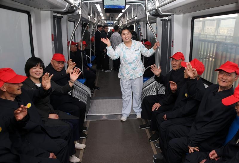 30余位特困老人游古城，他们究竟看到了什么令人惊叹的变化？  第3张