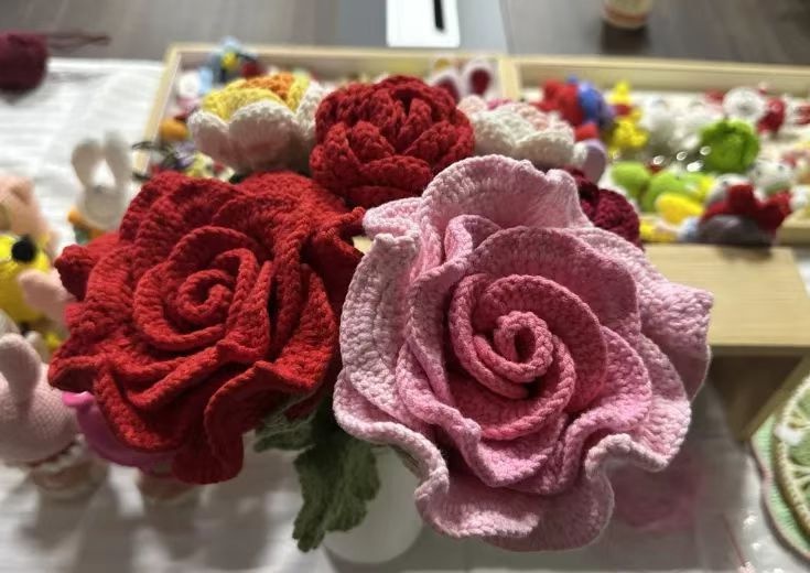 传统钩织艺术如何让邻里温情在指尖绽放?一起来体验这场别开生面的手工钩花活动 第2张 传统钩织艺术如何让邻里温情在指尖绽放?一起来体验这场别开生面的手工钩花活动 第2张