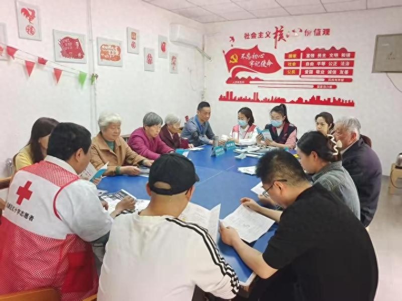 银龄守护月：莲湖区土门街道如何为中老年居民揭开肌少症的神秘面纱？