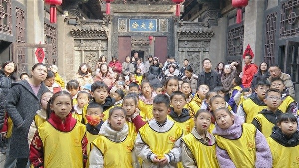 孩子们在渠家大院发现了什么？晋商文化与雷锋精神的奇妙碰撞