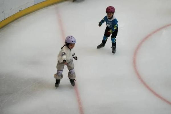 亲子滑冰新体验!河东区未来广场全明星冰场公益活动引爆家庭热情,你报名了吗? 第2张 亲子滑冰新体验!河东区未来广场全明星冰场公益活动引爆家庭热情,你报名了吗? 第2张