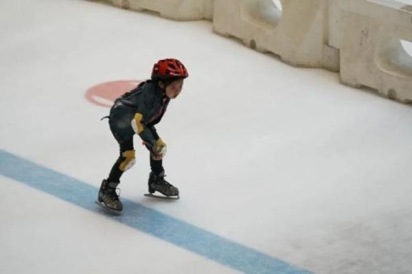 亲子滑冰新体验!河东区未来广场全明星冰场公益活动引爆家庭热情,你报名了吗? 第3张 亲子滑冰新体验!河东区未来广场全明星冰场公益活动引爆家庭热情,你报名了吗? 第3张