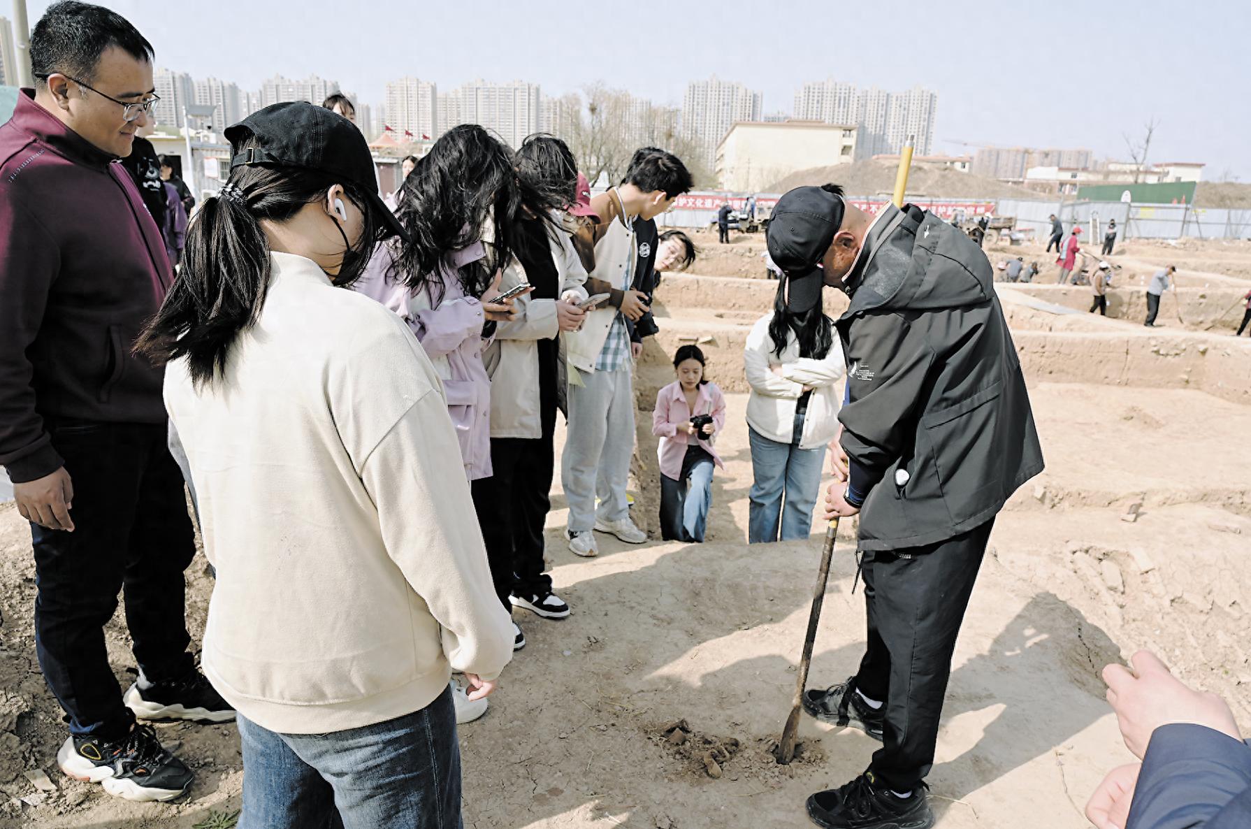 菏泽南华遗址考古现场教学，学生们发现了什么惊人秘密？  第1张