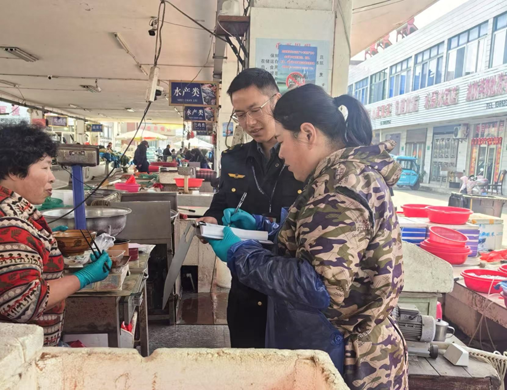 长江禁渔政策下，你的餐桌安全如何保障？市场监管局油坊分局有妙招  第1张