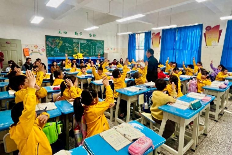 你知道昆明市西山区书林二小如何让家长沉浸式体验孩子的学习生活吗？