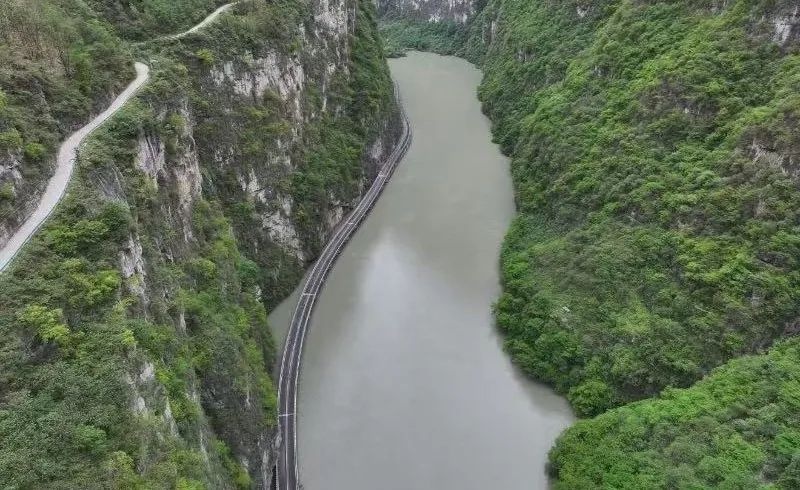 最美水上公路恢复通车！你准备好探索金口河大峡谷的绝美风光了吗？  第3张