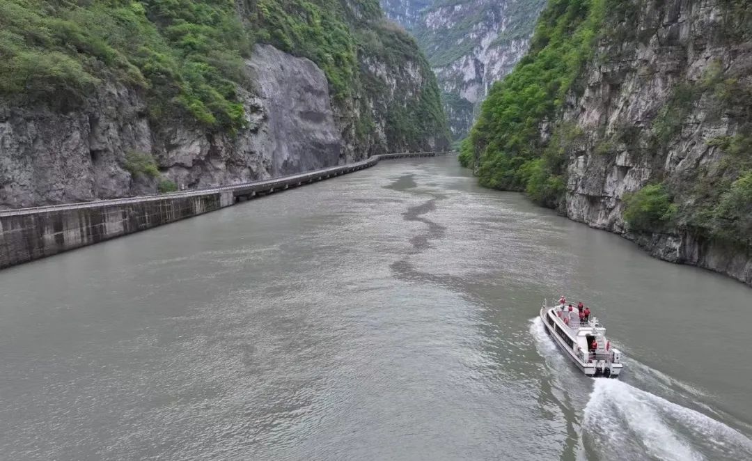 最美水上公路恢复通车！你准备好探索金口河大峡谷的绝美风光了吗？  第4张