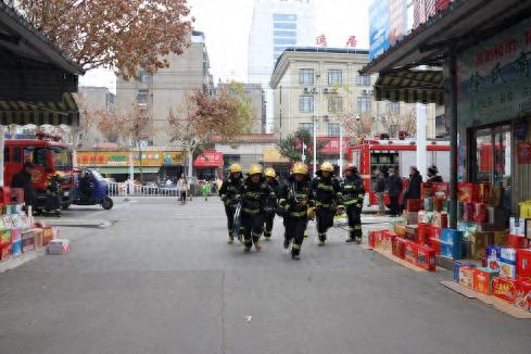 洪湖消防大队突袭重点单位！你的安全他们这样守护