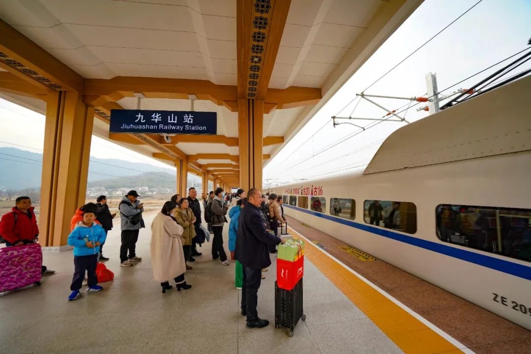 池黄高铁开通一周年，运送旅客超300万！皖南旅游迎来新机遇？  第4张