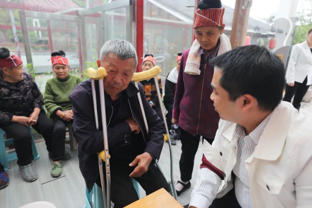 医生下乡义诊，村民健康无忧！最后一公里医疗惠民，你感受到了吗？  第7张
