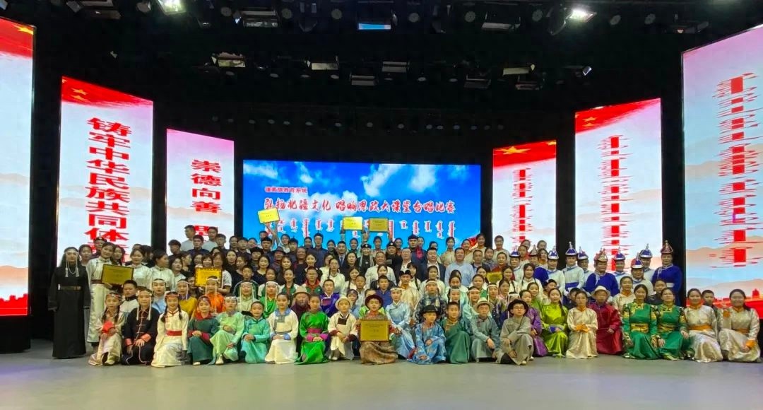 震撼心灵！镶黄旗师生同台献唱，北疆文化如何唱响思政大课堂？