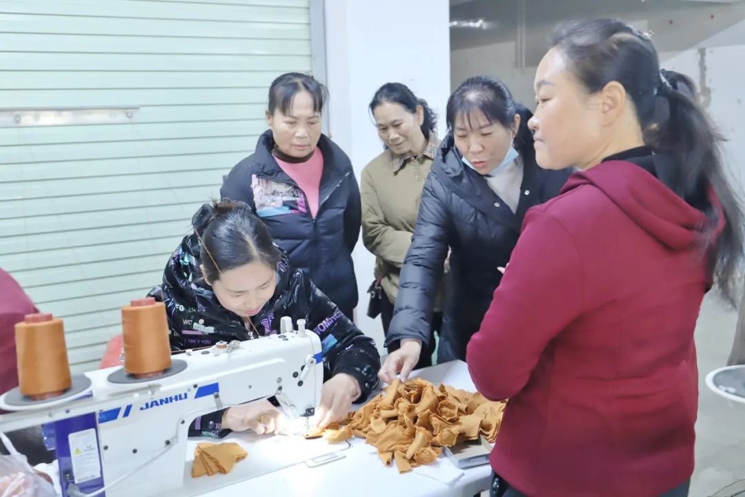 送娃、车布偶、煮饭、接娃全不误！移民陈大姐的弹性排班表，如何实现挣钱顾家两不误？  第2张