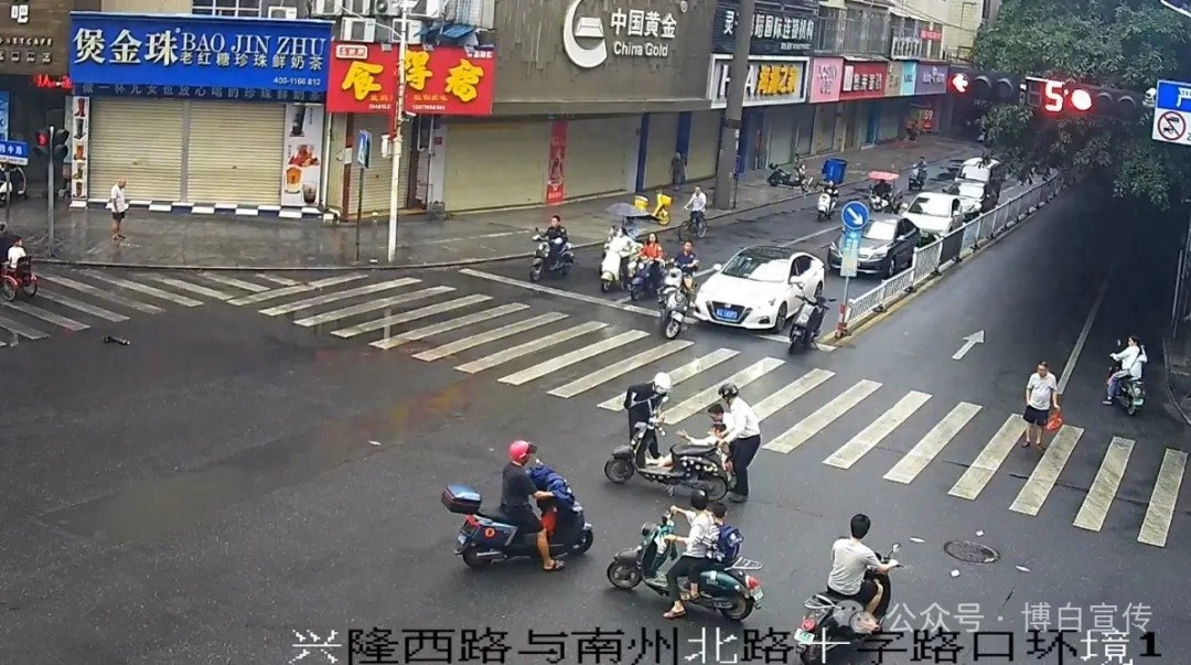 孕妇摔倒命悬一线！三名路人为何毫不犹豫冲上前？暖心一幕感动全网
