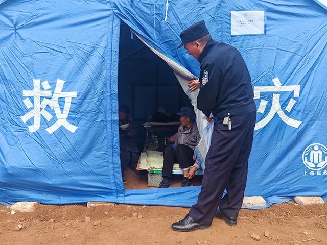 56岁民警寸志斌18年坚守初心，为何能赢得村民如此信任？  第5张