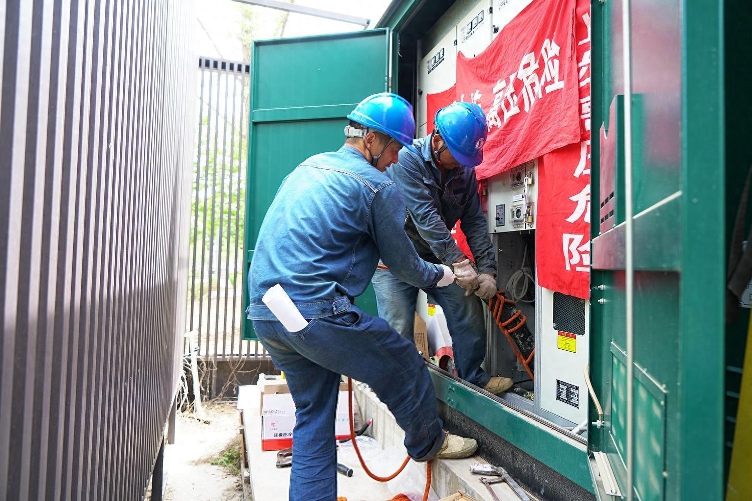 10千伏户县六线与体院二线网架结构优化工程完工！夏季用电高峰不用愁？