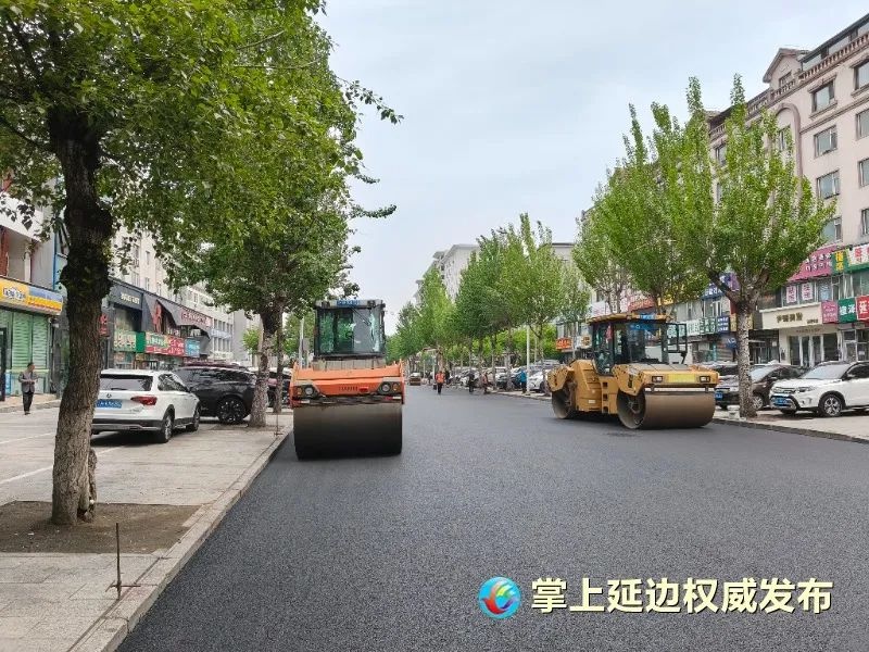 5月22日延吉市政工人冒热绘标线，雨污分流改造路成亮点？  第2张