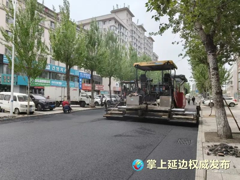 5月22日延吉市政工人冒热绘标线，雨污分流改造路成亮点？  第3张