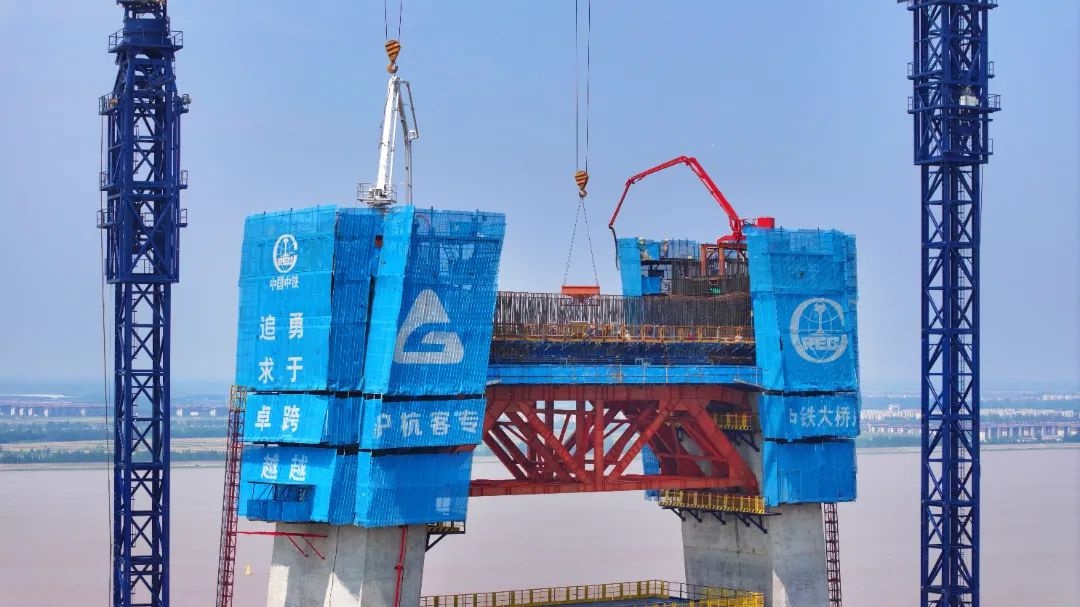 崇启公铁长江大桥4号主塔上横梁首层浇筑完成！你知道有啥意义？  第4张