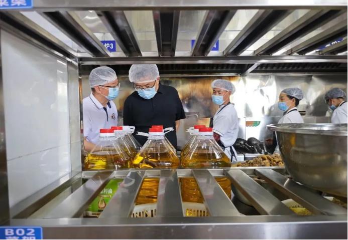 5月23日益阳副市长督导学校食品安全，‘四个最严’能否守护校园安全？  第2张