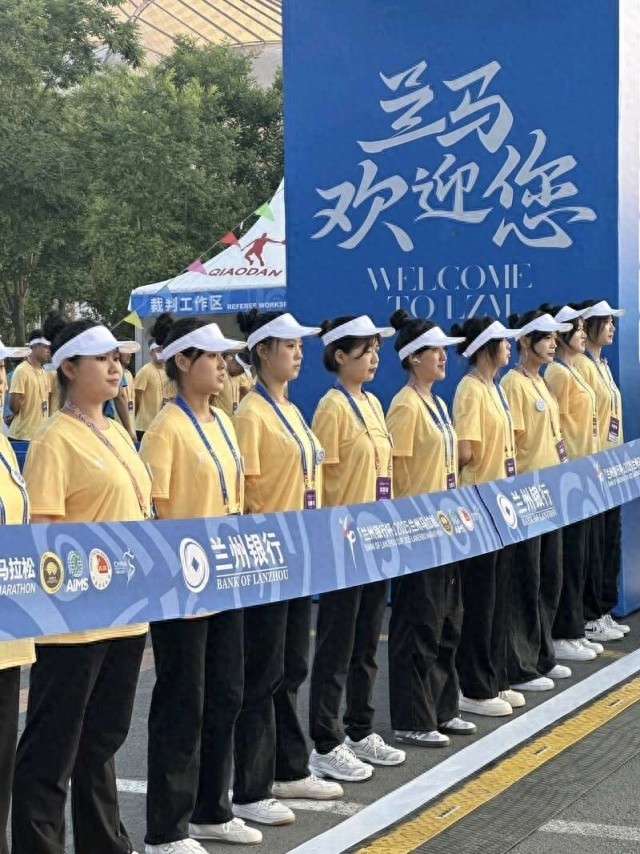 破晓集结！兰精灵志愿者守护兰州马拉松，你知道背后故事吗？