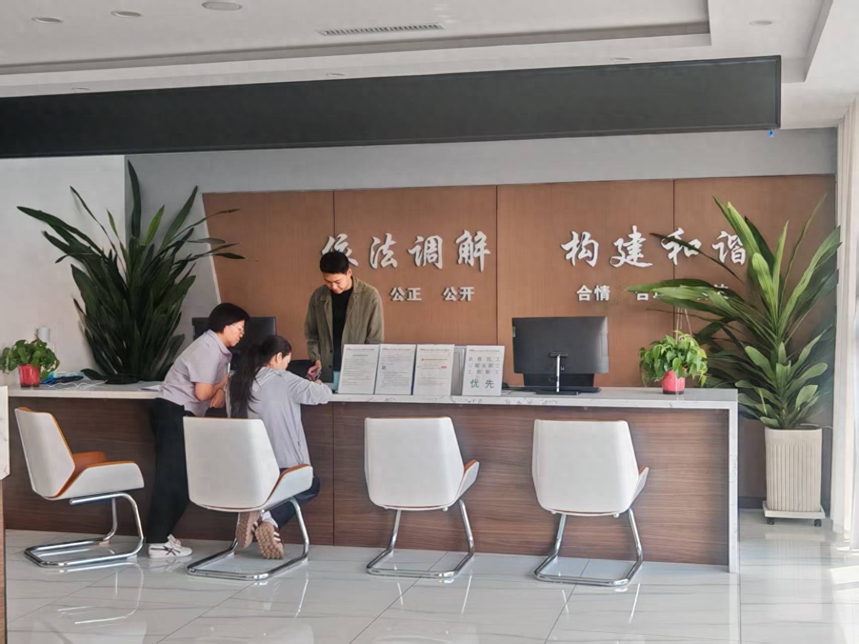 青山区人社局创新仲裁+模式，高效维权？劳动者有福啦
