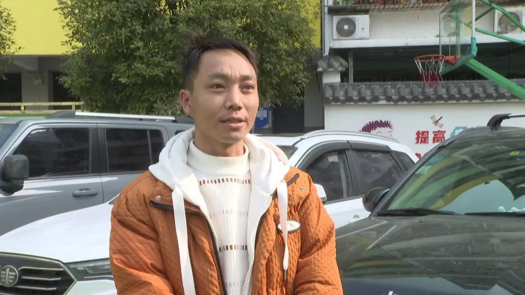 春节停车难？我县千平米操场变身临时停车场，免费停车等你来  第7张