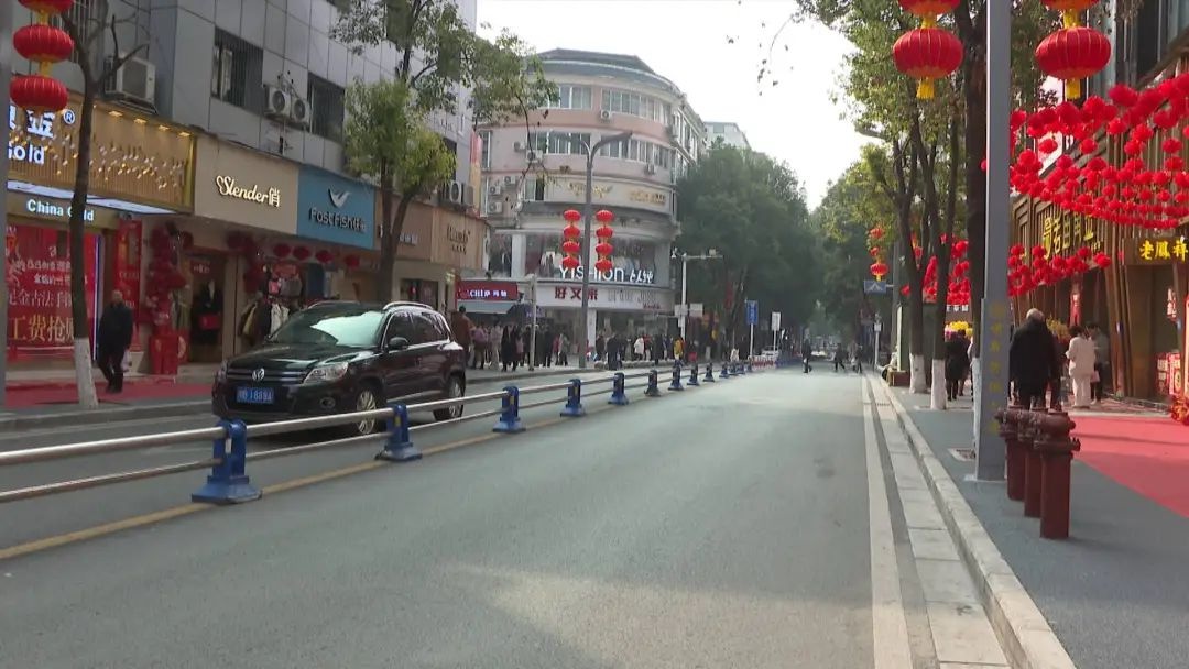 春节停车难？我县千平米操场变身临时停车场，免费停车等你来  第8张