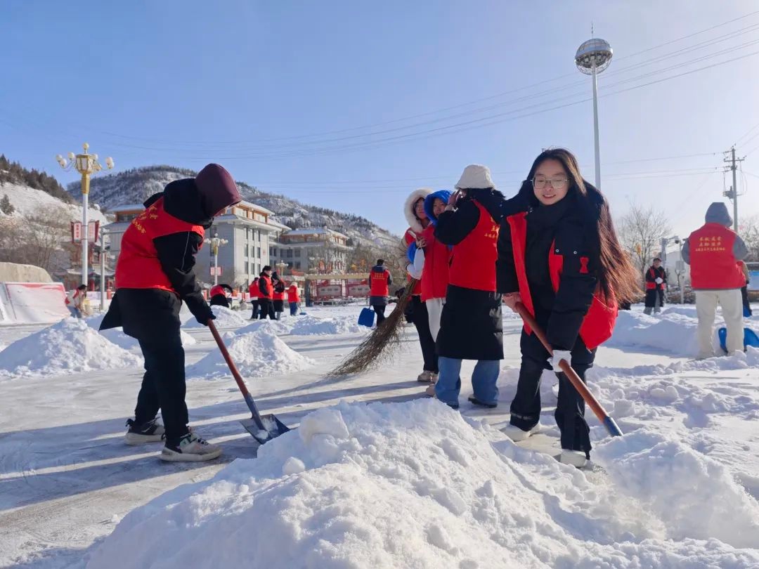 300名青年志愿者齐上阵，石楼县如何打赢新年除雪第一仗？  第2张