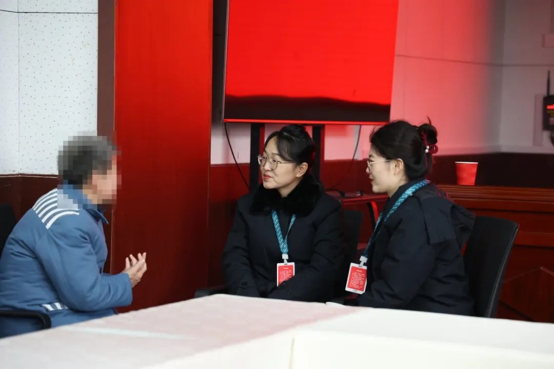 女检察官走进监狱送温暖，她们如何用真情帮教暖化冰冷铁窗？  第6张