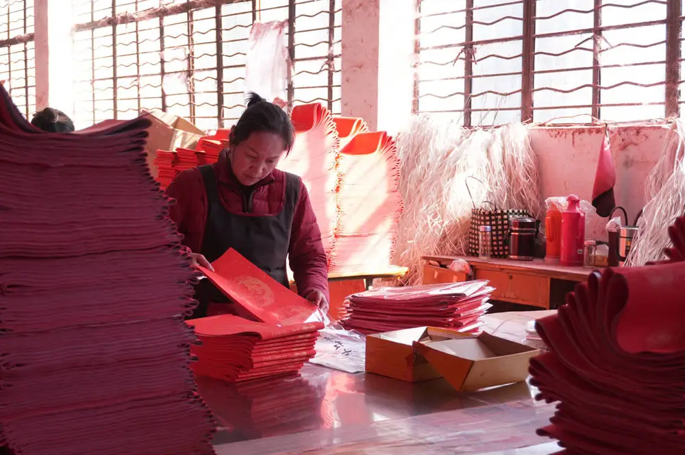 探秘中国宣纸发祥地：丁家桥镇的万年红纸如何传承千年技艺？  第7张