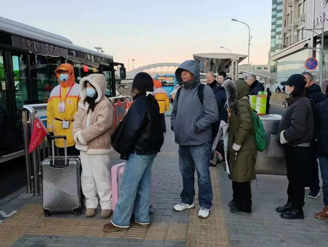 春节出行不再迷茫！柠檬黄志愿者如何让您的旅程更顺畅？  第3张