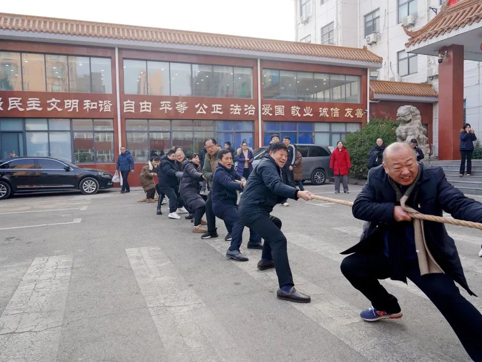 萧县检察院新春趣味运动会：拔河、踢毽子、跳绳，干警们如何玩出新花样？  第4张