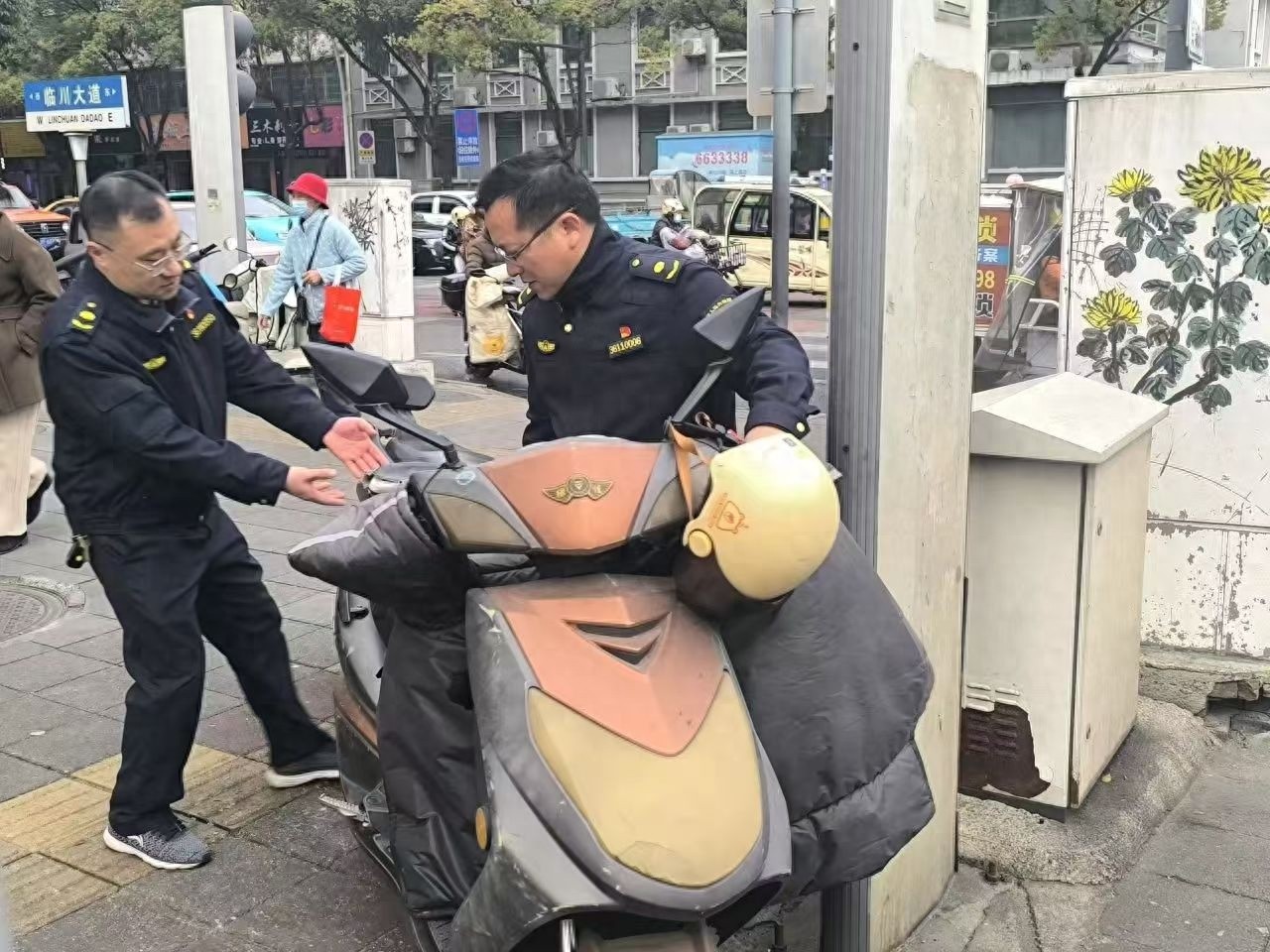 春节将至！市城管局徒步集中整治市容，这能让城市迎来怎样的新春气象？