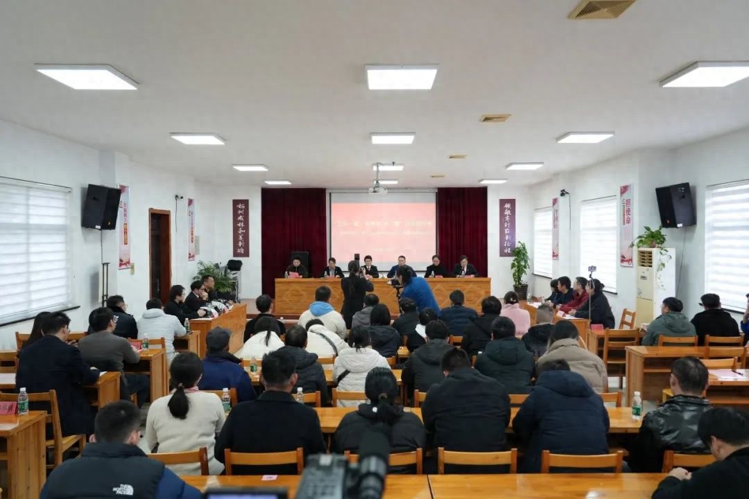 哇！法院和柘林镇部门联手，40余名工人快速拿回工资安心过年啦