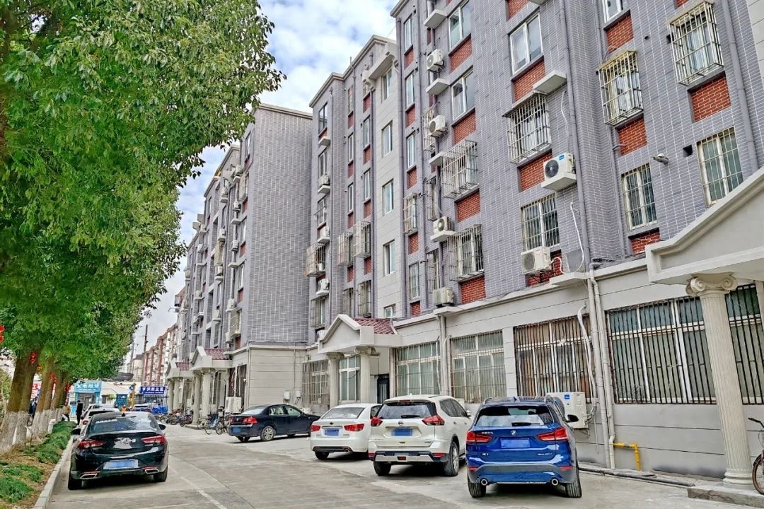 过去一年岳阳街道民生实事承诺变实景，4小区旧房修缮进展如何？快来看  第1张