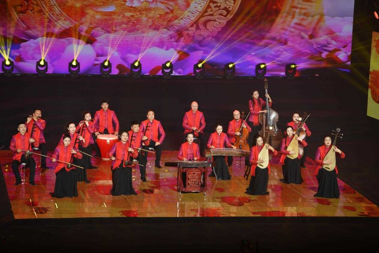 哇！2025 土左旗春晚祥蛇韵起，传统与潮流碰撞魅力何在？  第2张