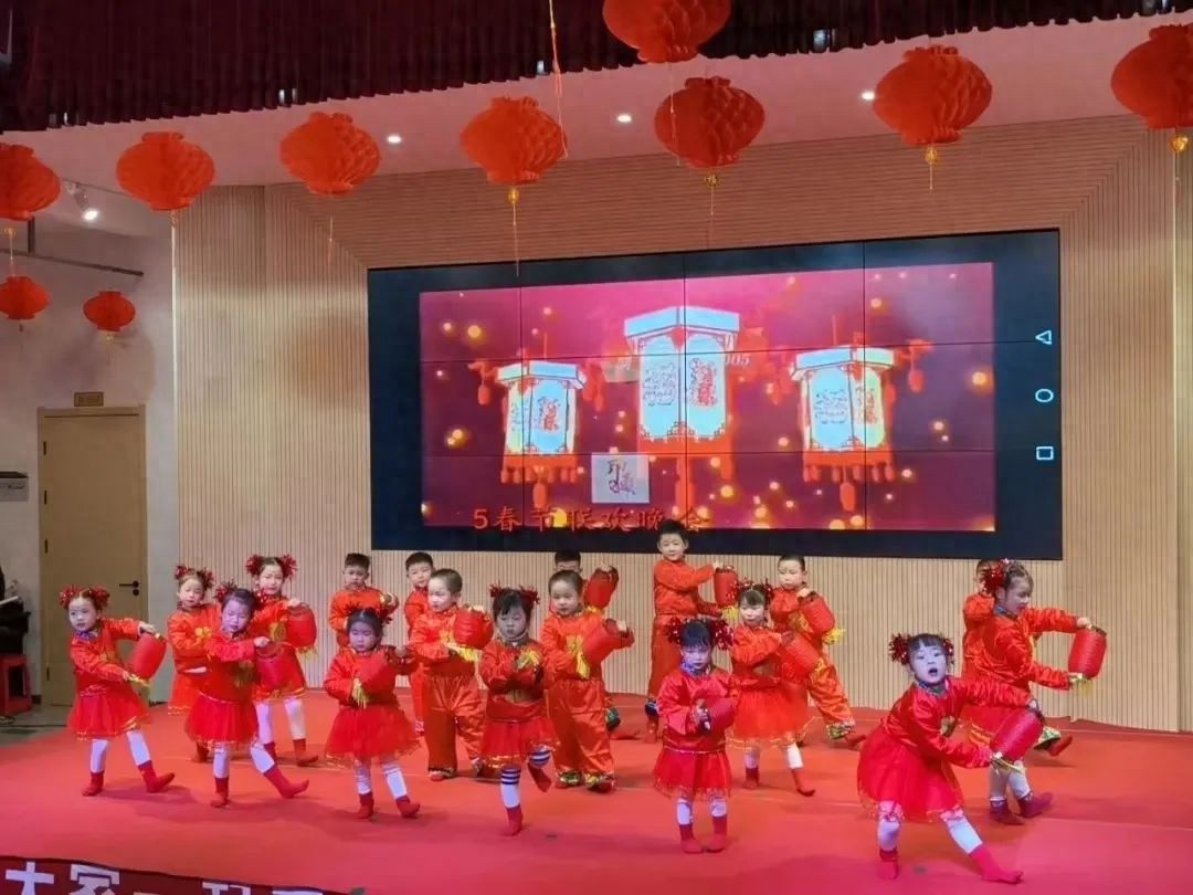 高崖村春节联欢晚会：一场欢笑与温情的视听盛宴，你怎能错过？