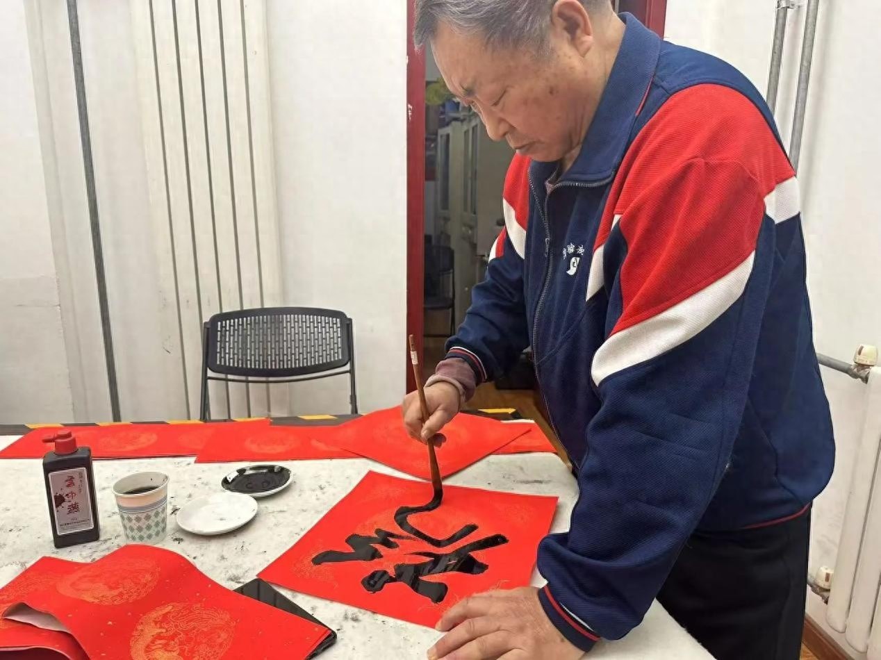 魏家庄街道新春活动大揭秘：墨香四溢、年货飘香，你准备好迎接幸福中国年了吗？