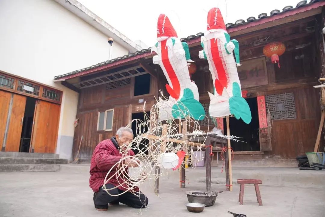 84岁老艺人40年坚守，龙灯制作技艺面临失传！谁来守护这份非遗文化？  第4张