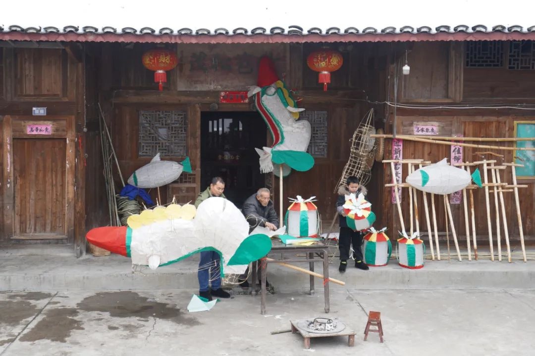 84岁老艺人40年坚守，龙灯制作技艺面临失传！谁来守护这份非遗文化？  第5张