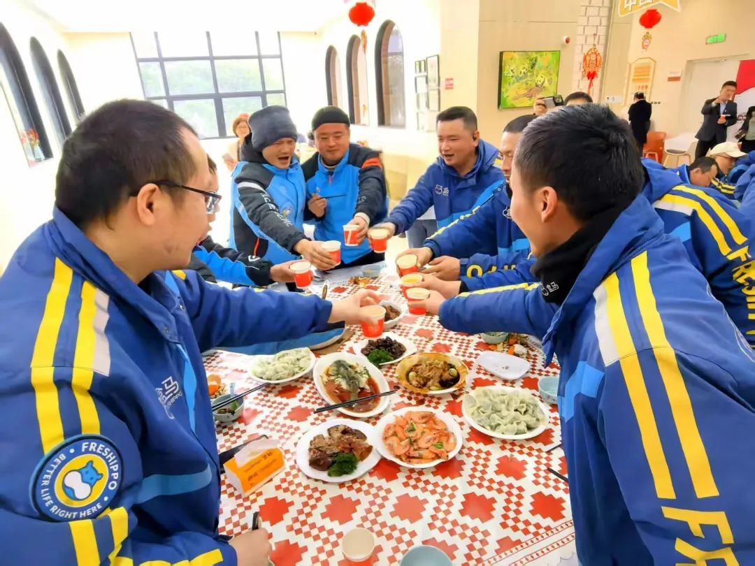 快递小哥的别样年夜饭！陆家嘴街道如何让春节坚守岗位的他们感受到家的温暖？  第9张