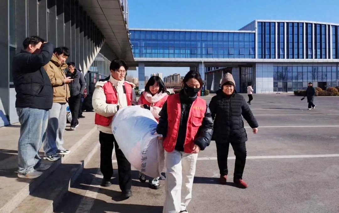 春运路上，郓城青鸟计划志愿者如何让回家路更温暖？揭秘他们的暖心行动