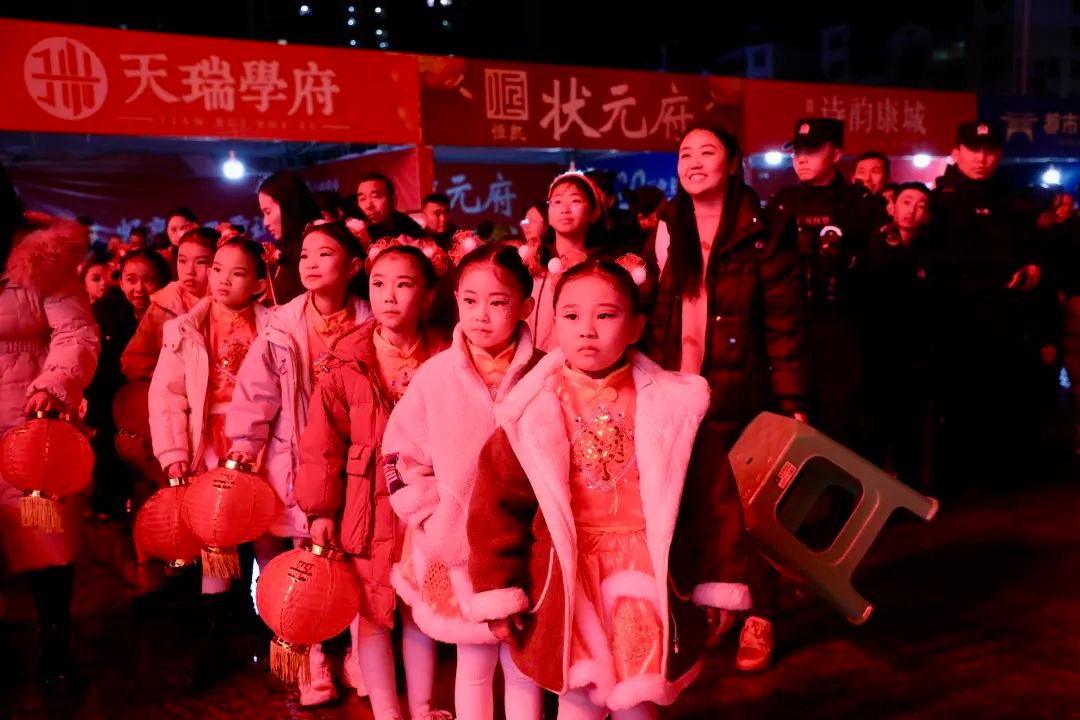 绥阳2025迎春晚会：2.3万抖音观众见证的幕后故事，你了解多少？  第3张
