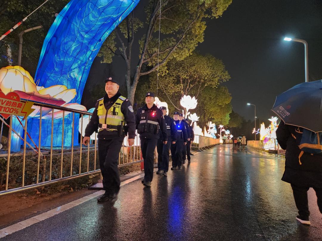 新春出游怕不安全？东西湖警方日均45人次警力筑牢安全防线  第2张