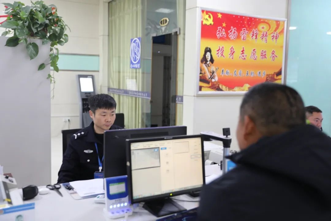 春节临近，蒙城警方如何确保节日平安？高效服务让群众赞不绝口  第2张