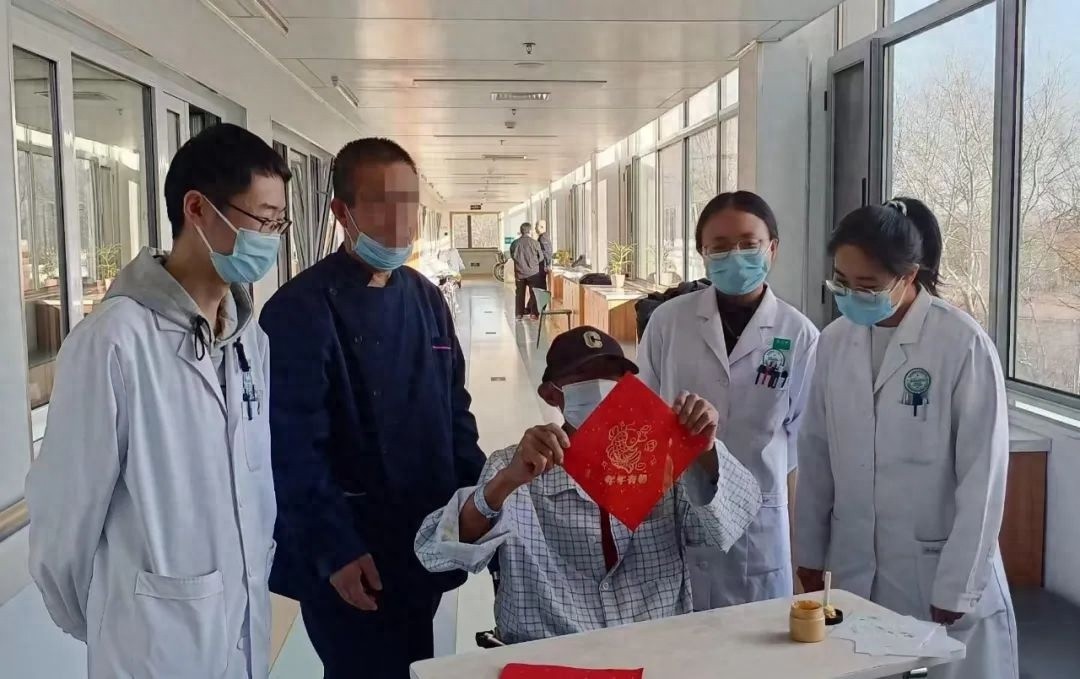 金色福字背后的温情故事：牛堡屯老年护理中心如何成为200位老人的温暖港湾？