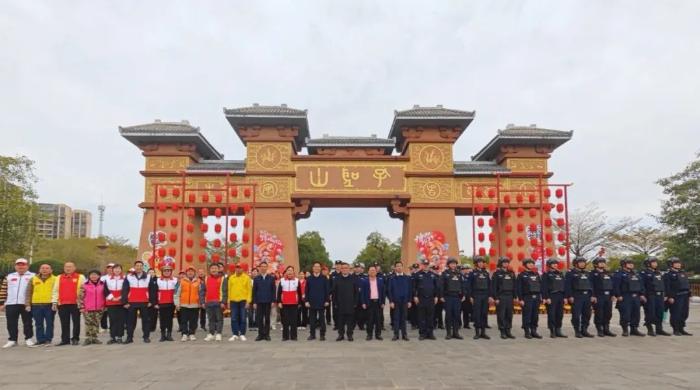 1月27日遂溪县委书记慰问志愿者，志愿者新一年服务热情能否持续高涨？  第2张