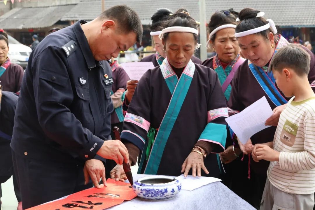 1月21 - 22日！柳州公安新春送万福活动，为群众添了多少喜庆年味？  第3张
