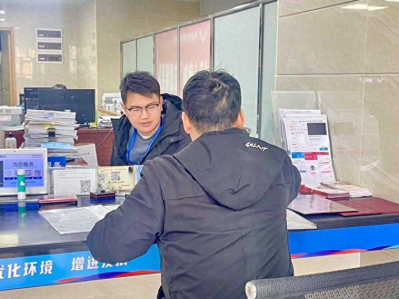 2025年春节放假前最后一天！罗定市监窗口人员坚守岗位暖人心，你被感动了吗？