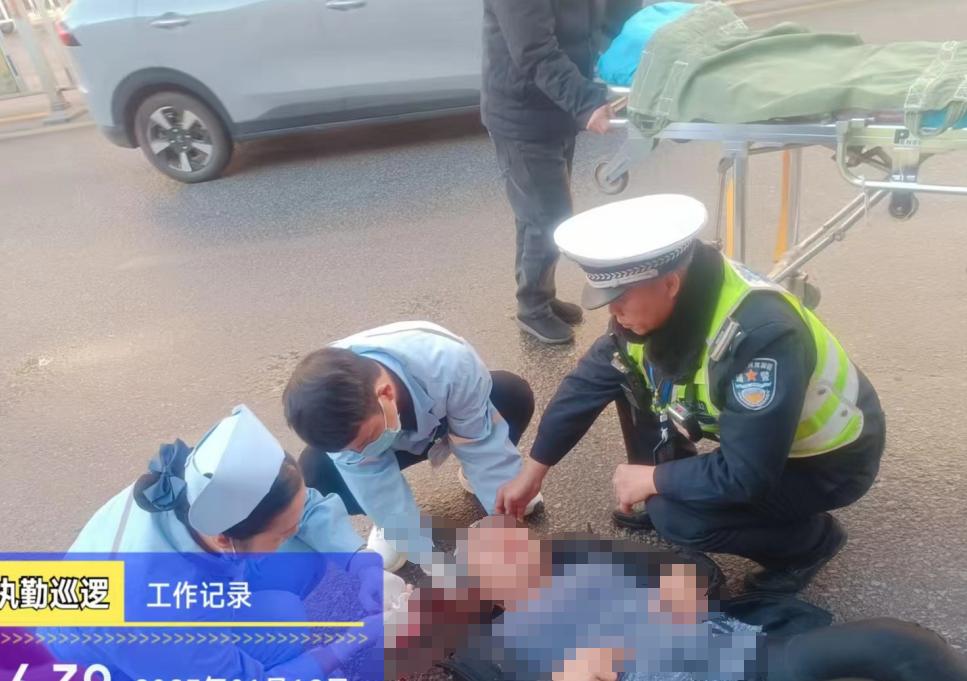 3岁女童走失街头，交警暖心救助，家人团聚的感人瞬间  第6张